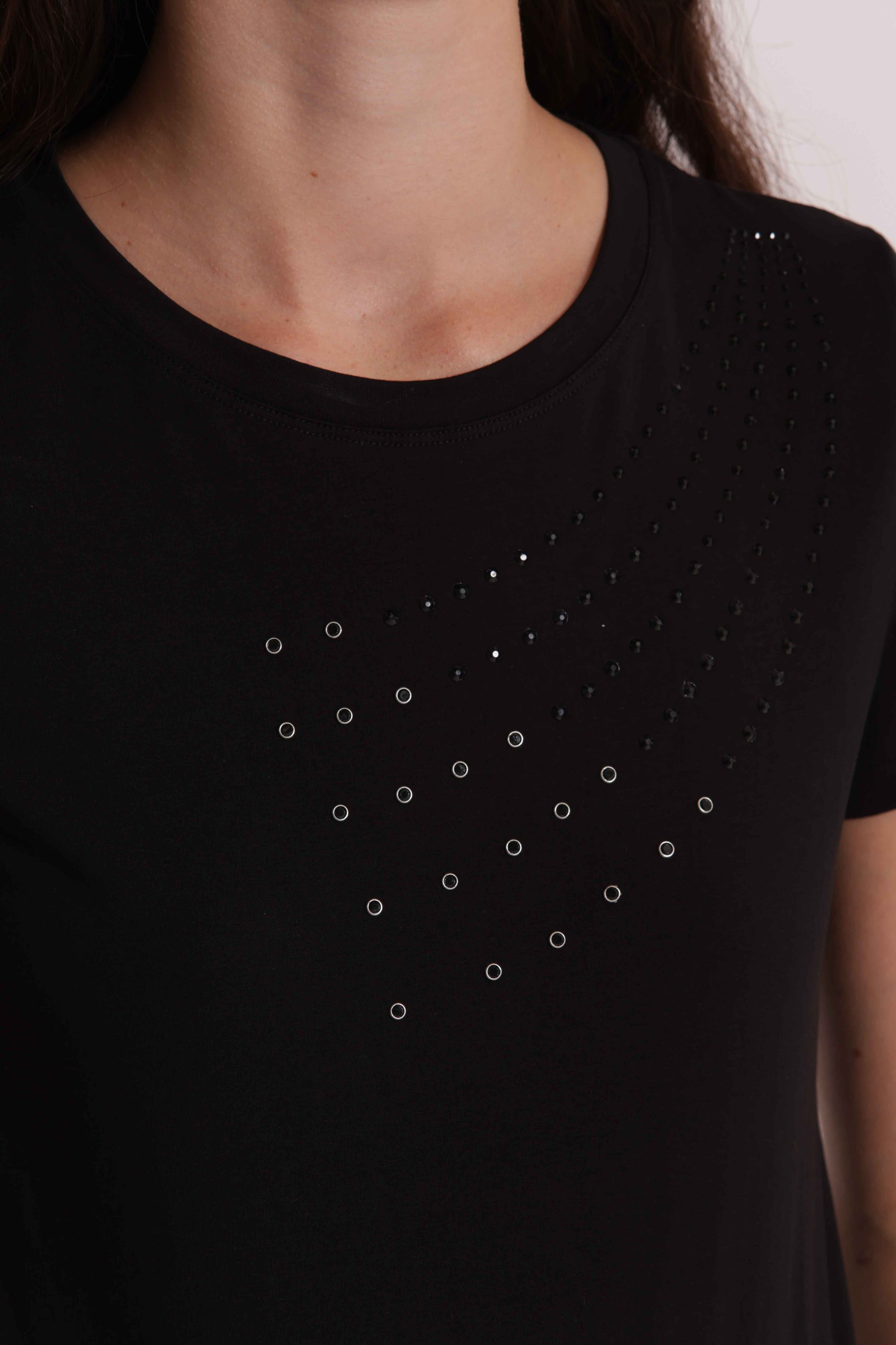 T-SHIRT MEZZE MANICHE CON BORCHIE FRONTALI