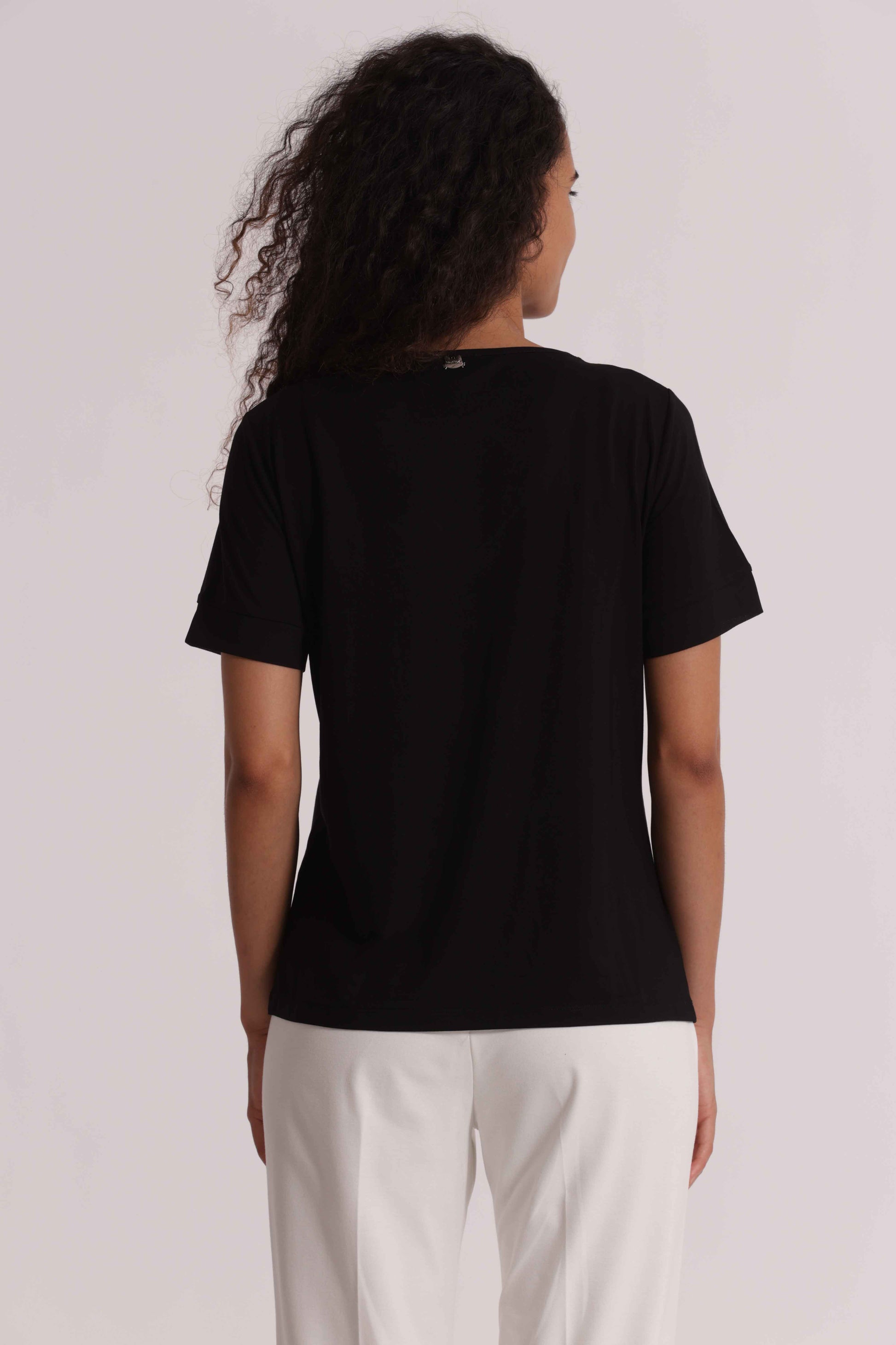 T-SHIRT SCOLLO A V CON DETTAGLI IN GEORGETTE