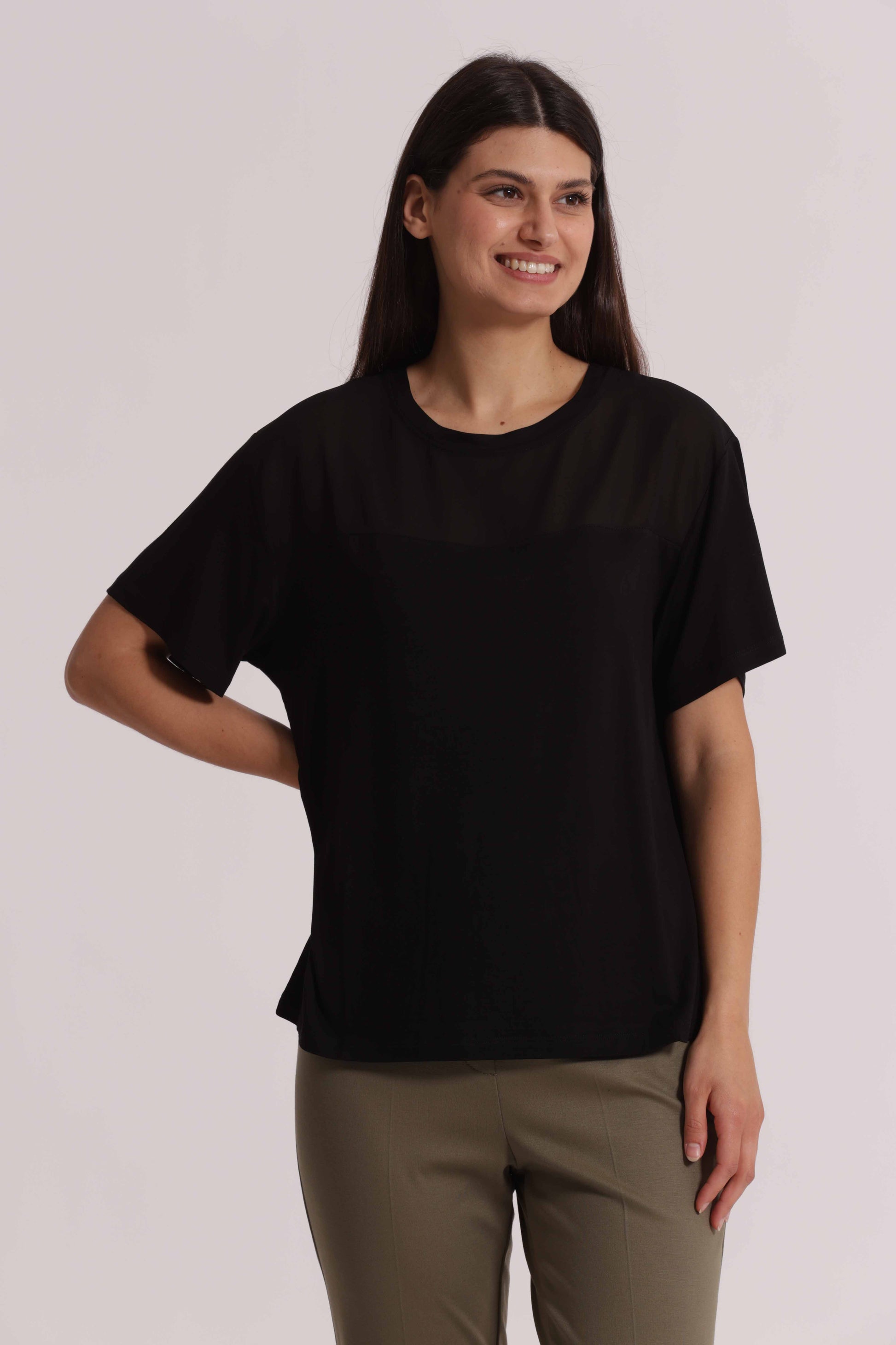 T-SHIRT SCOLLO TONDO CON DETTAGLI IN GEORGETTE