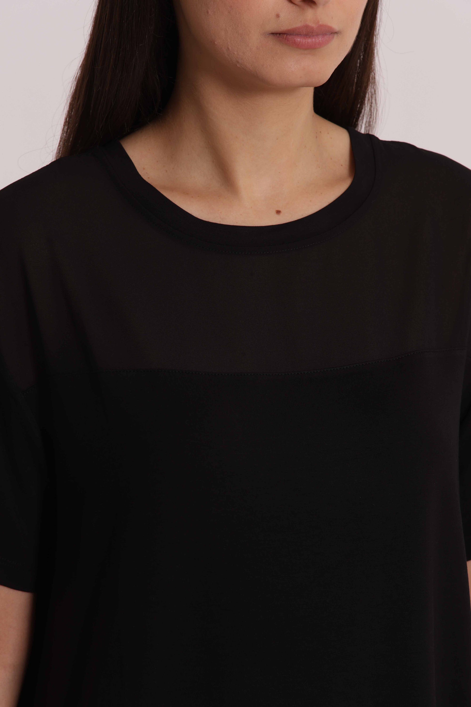 T-SHIRT SCOLLO TONDO CON DETTAGLI IN GEORGETTE