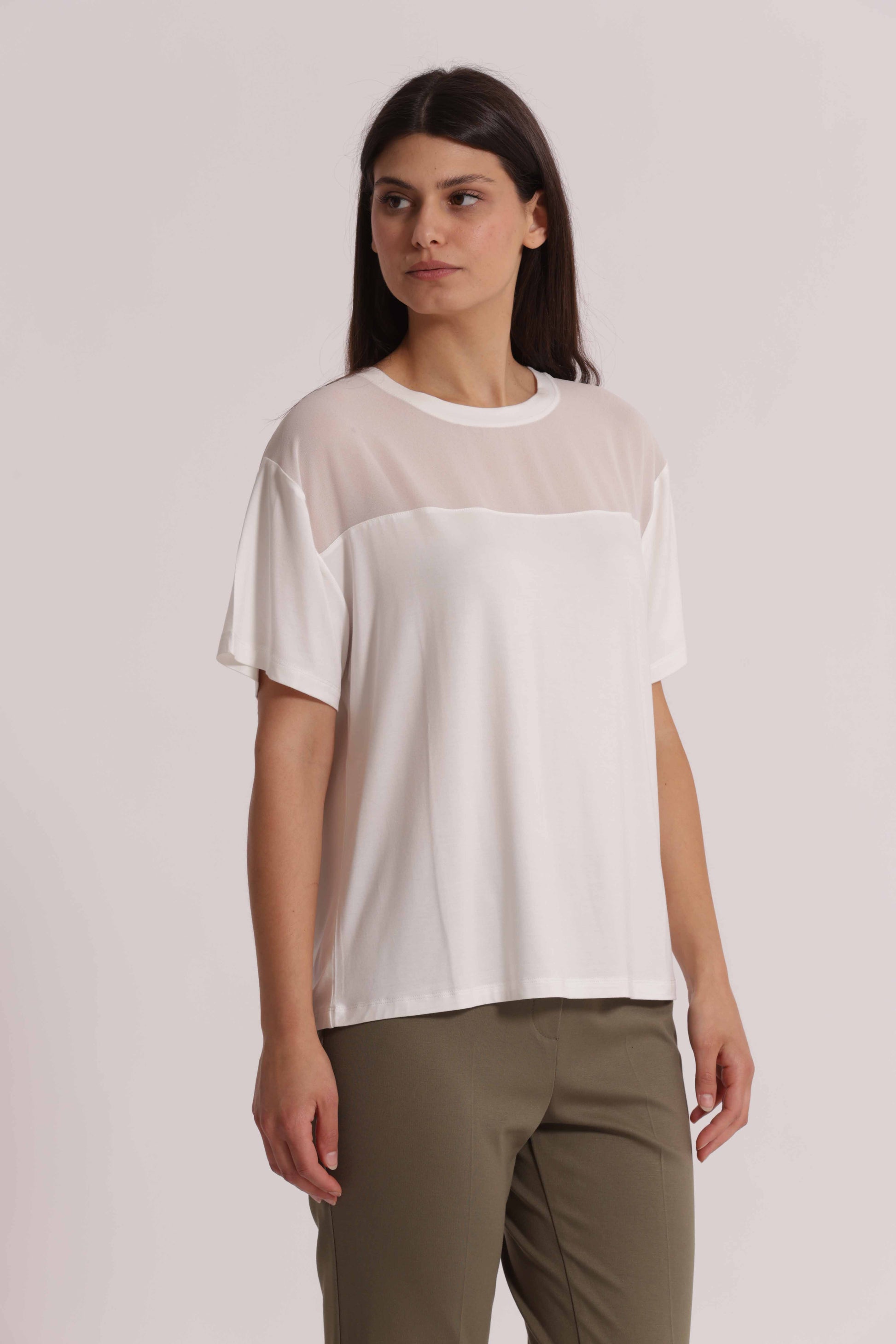 T-SHIRT SCOLLO TONDO CON DETTAGLI IN GEORGETTE