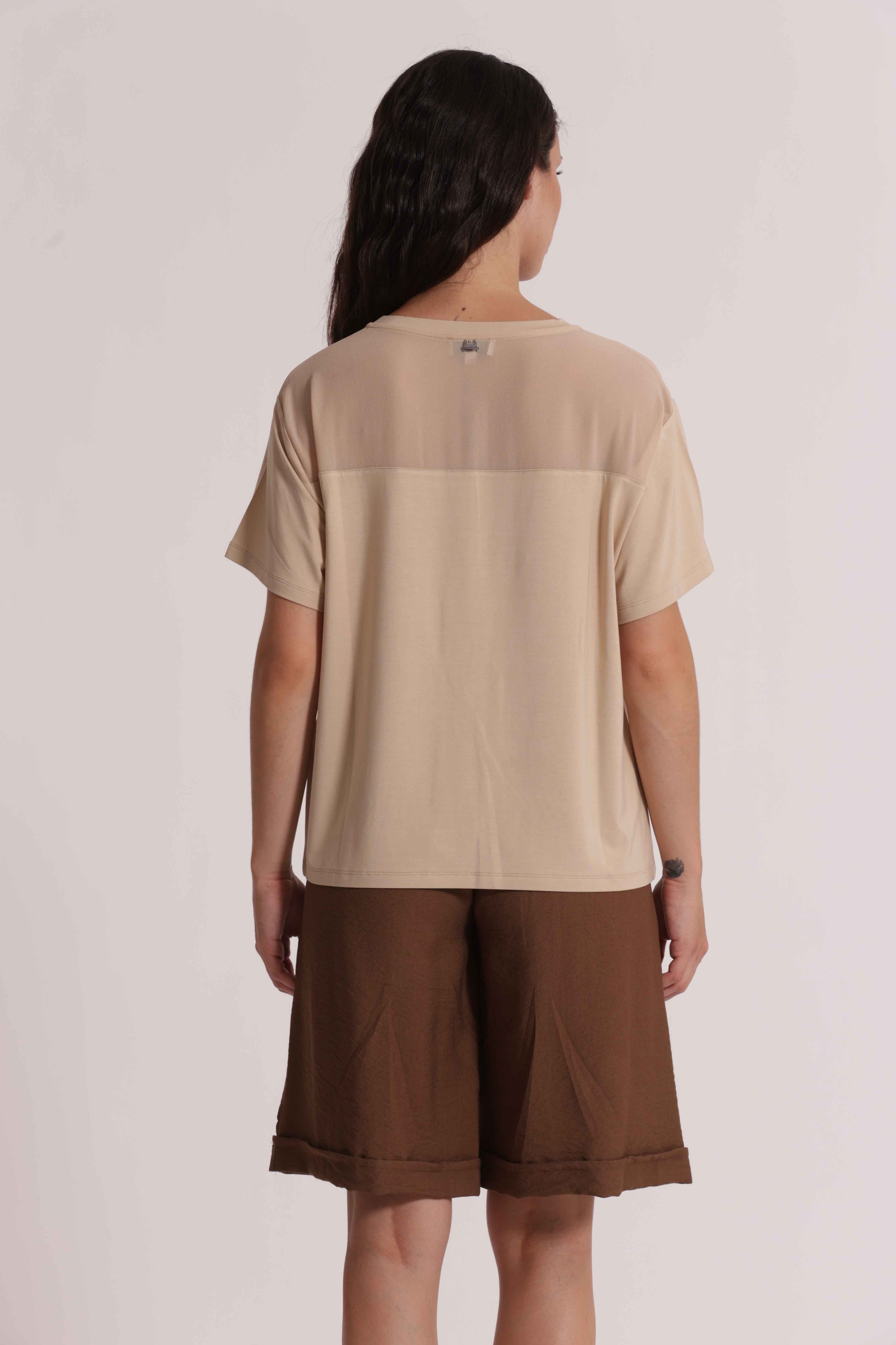T-SHIRT SCOLLO TONDO CON DETTAGLI IN GEORGETTE