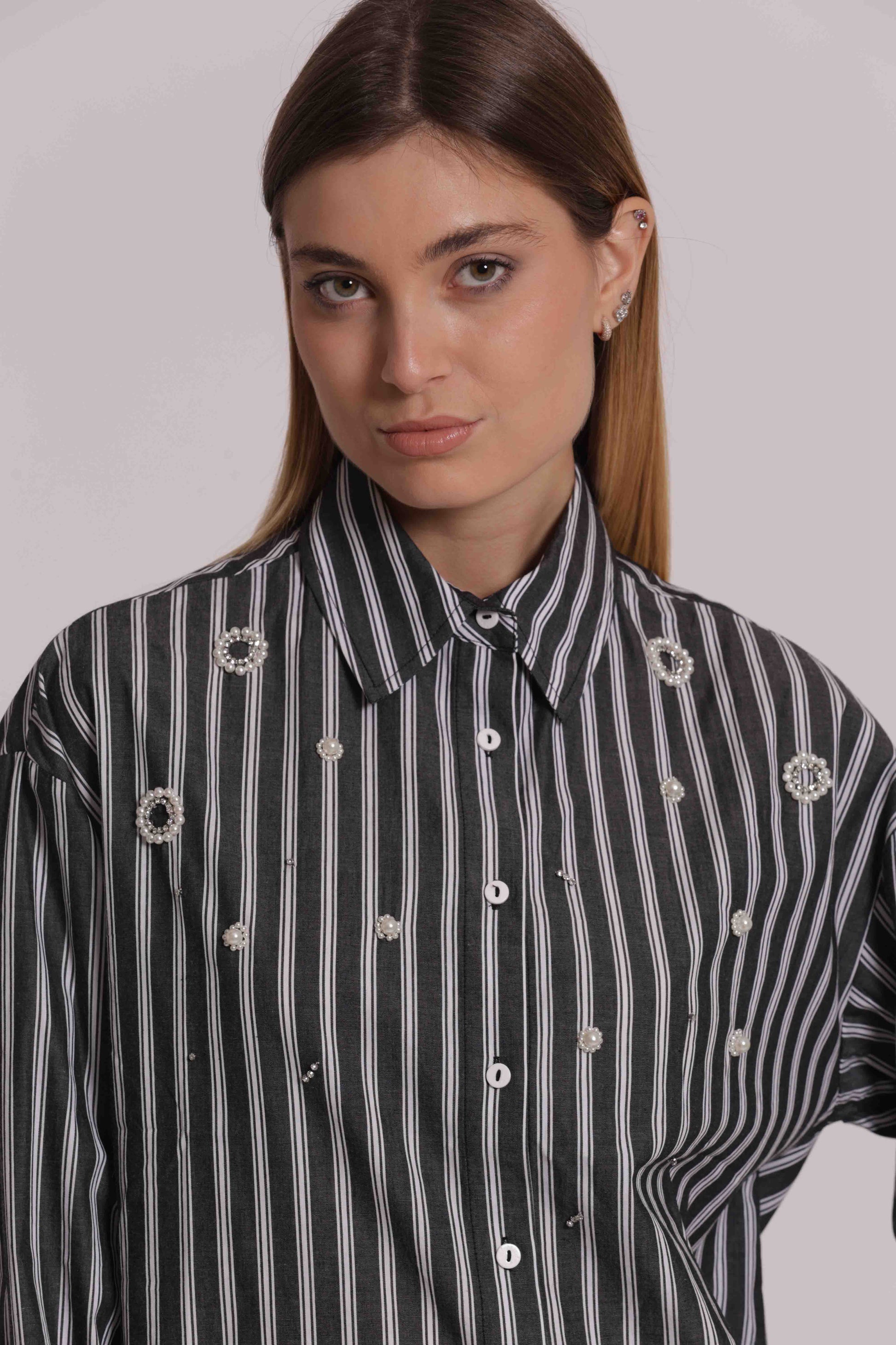 MIMI MUA FIRENZE-CAMICIA A RIGHE CON APPLICAZIONI FRONTALI