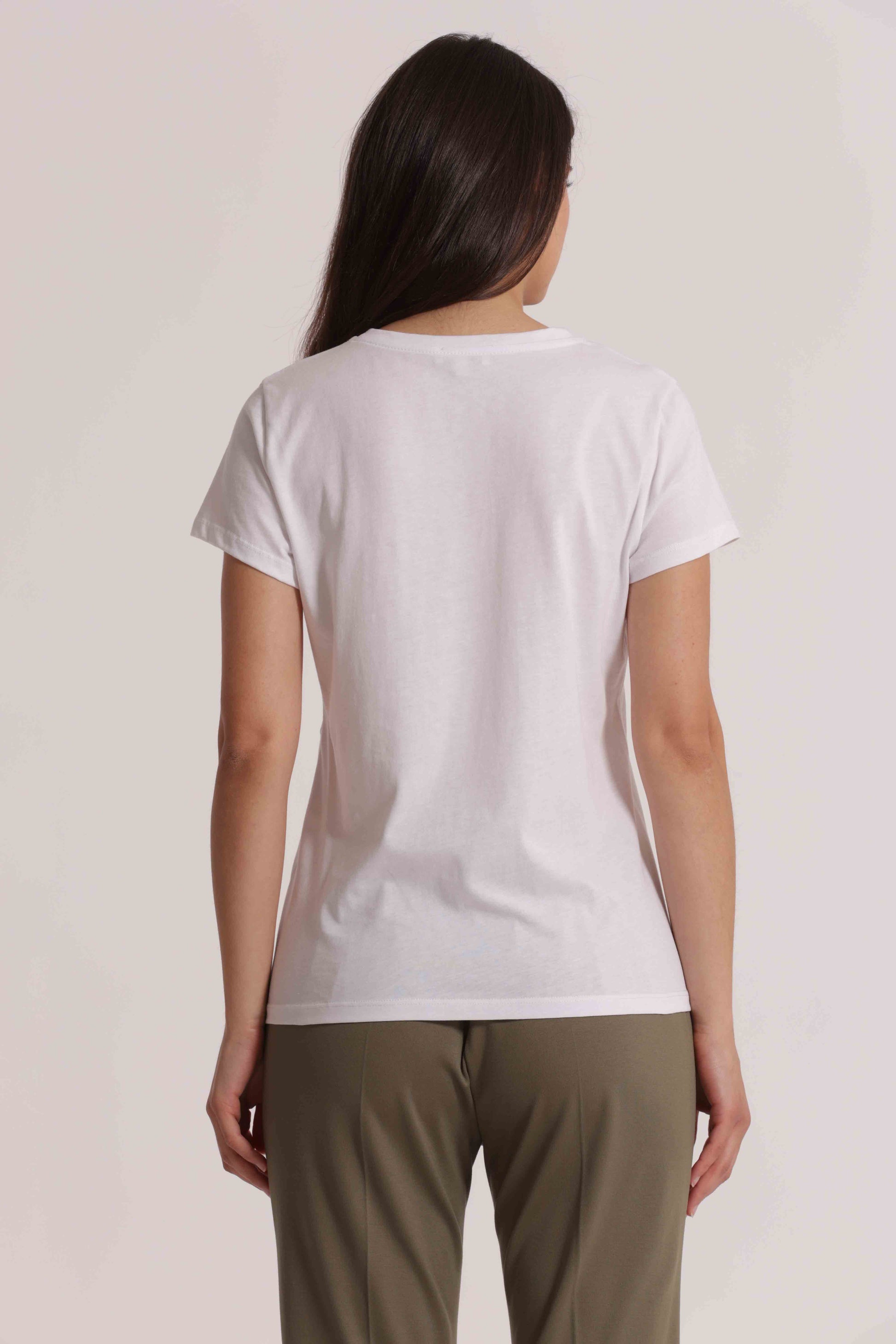 T-SHIRT CON ARRICCIO LATERALE E SPILLA DI STRASS
