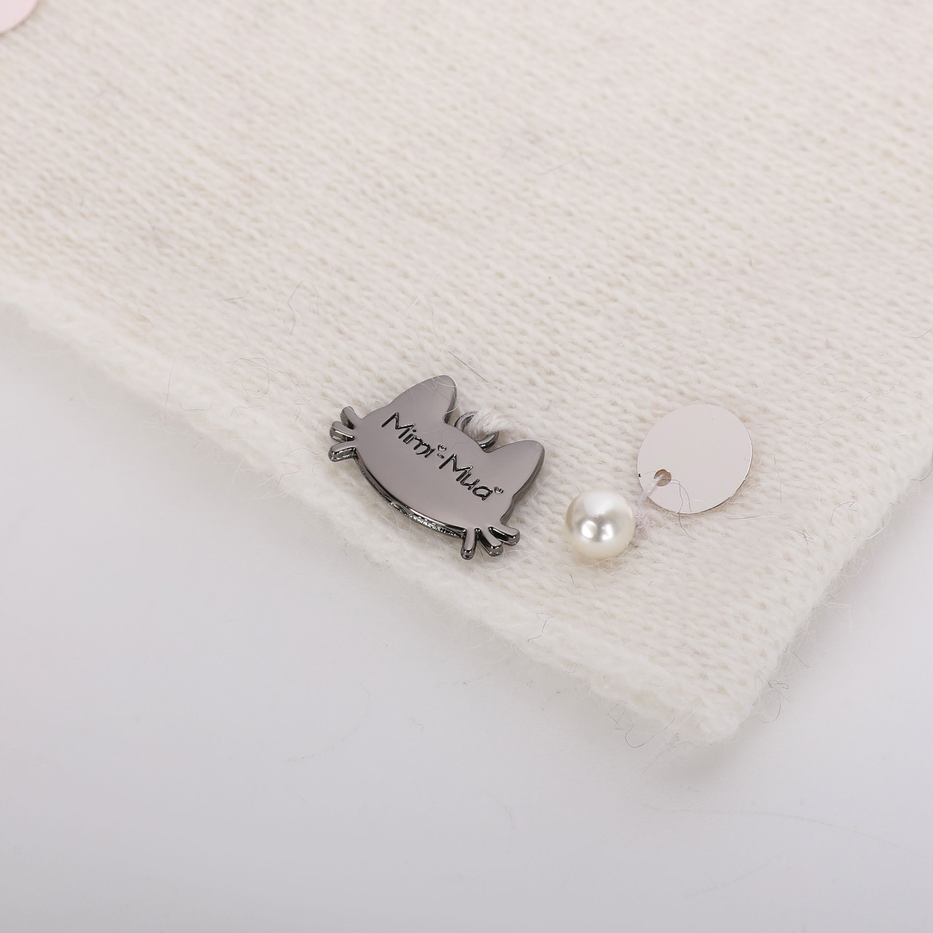 GIROCOLLO CON PERLE E PAILLETTES