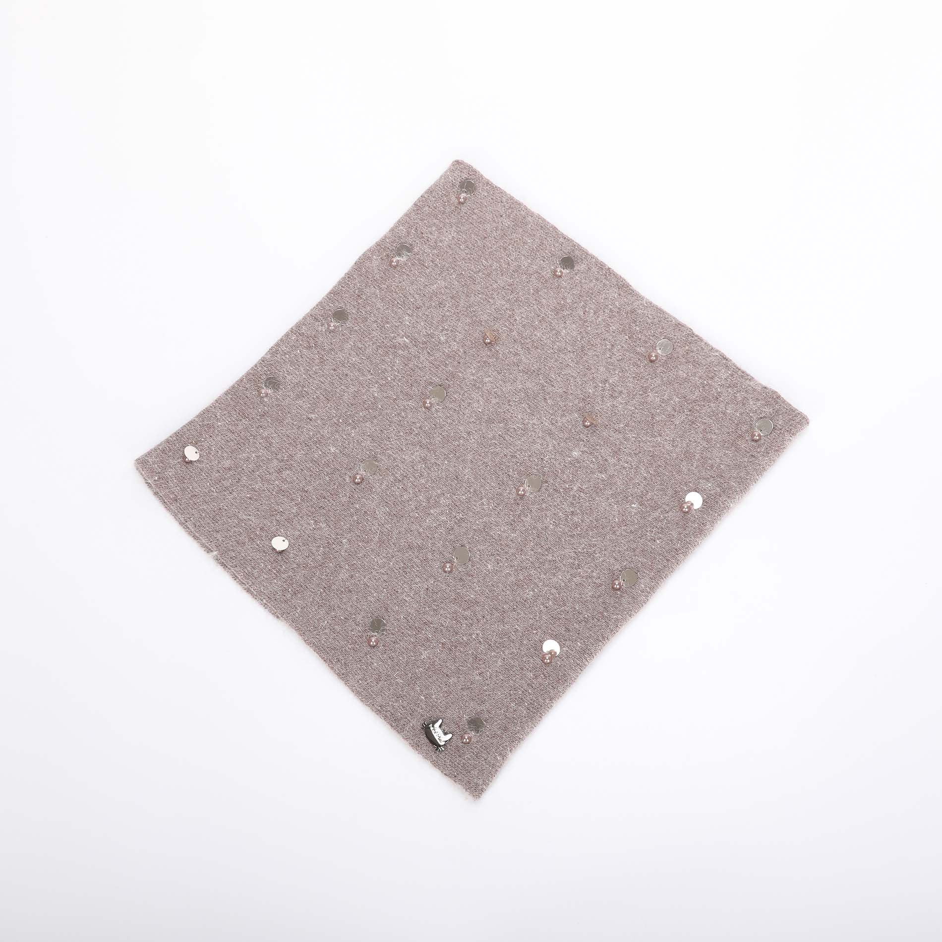GIROCOLLO CON PERLE E PAILLETTES