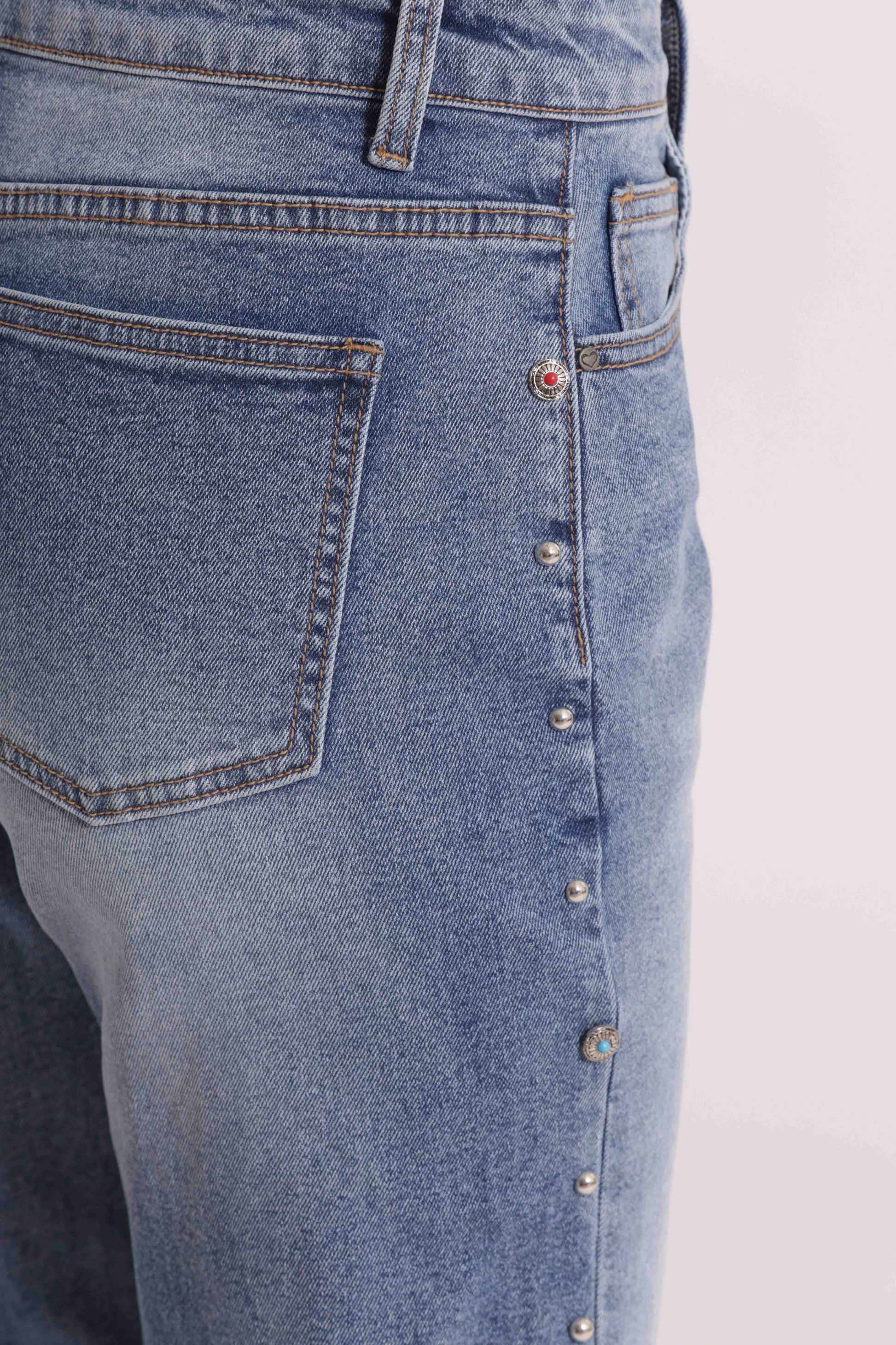 JEANS SIGARETTA CON BORCHIE LATERALI