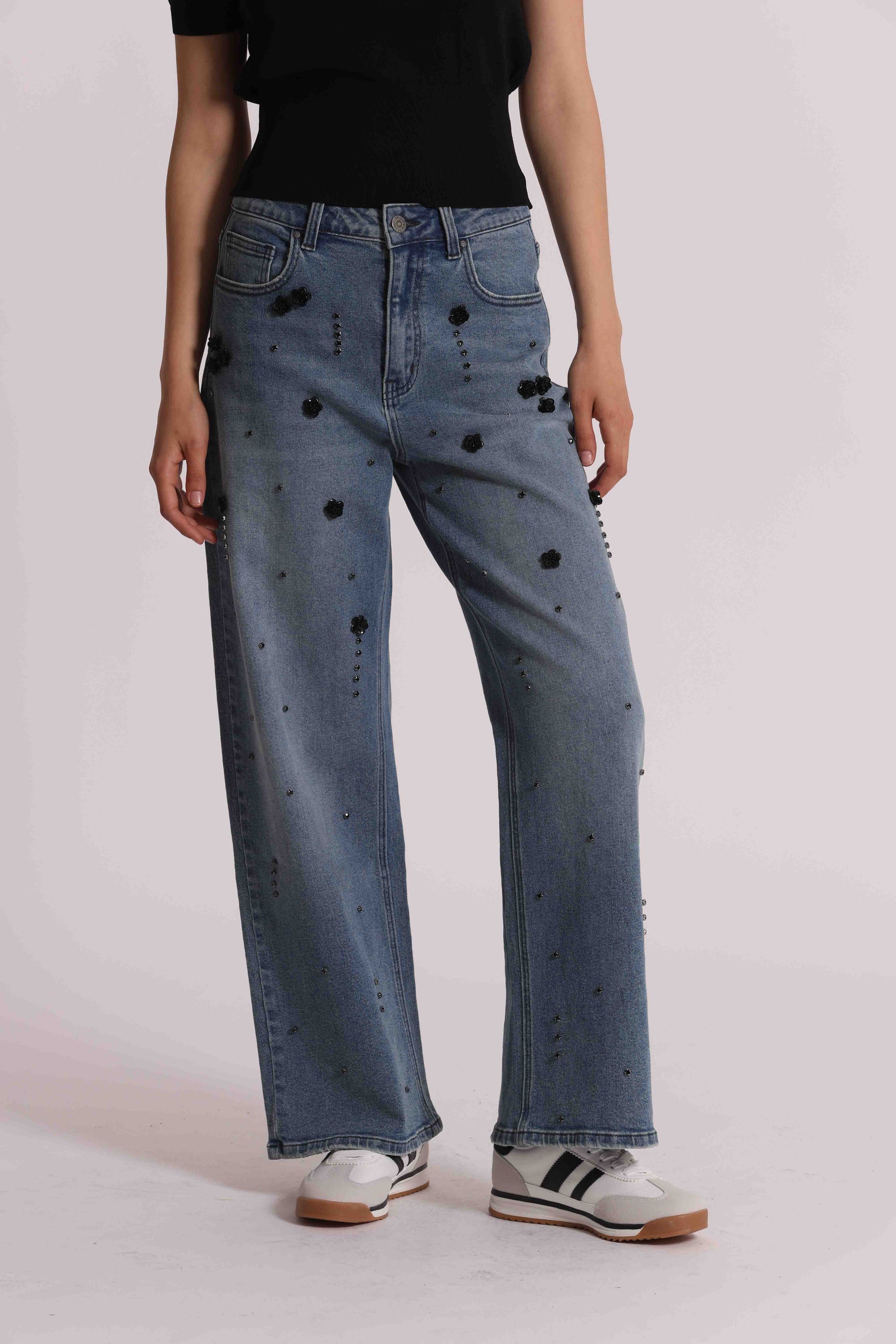 JEANS PALAZZO CON APPLICAZIONI FLOREALI