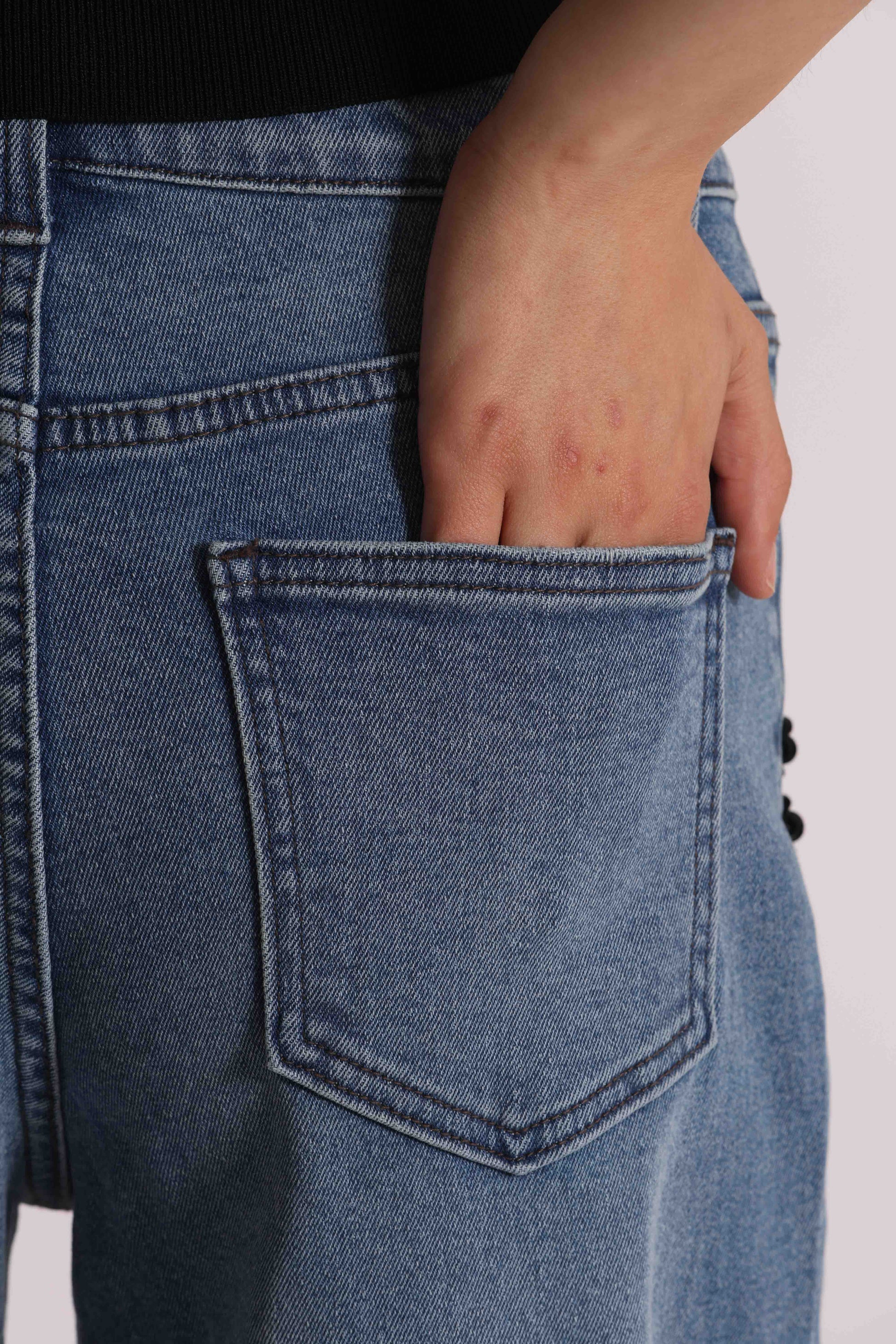 JEANS PALAZZO CON APPLICAZIONI FLOREALI