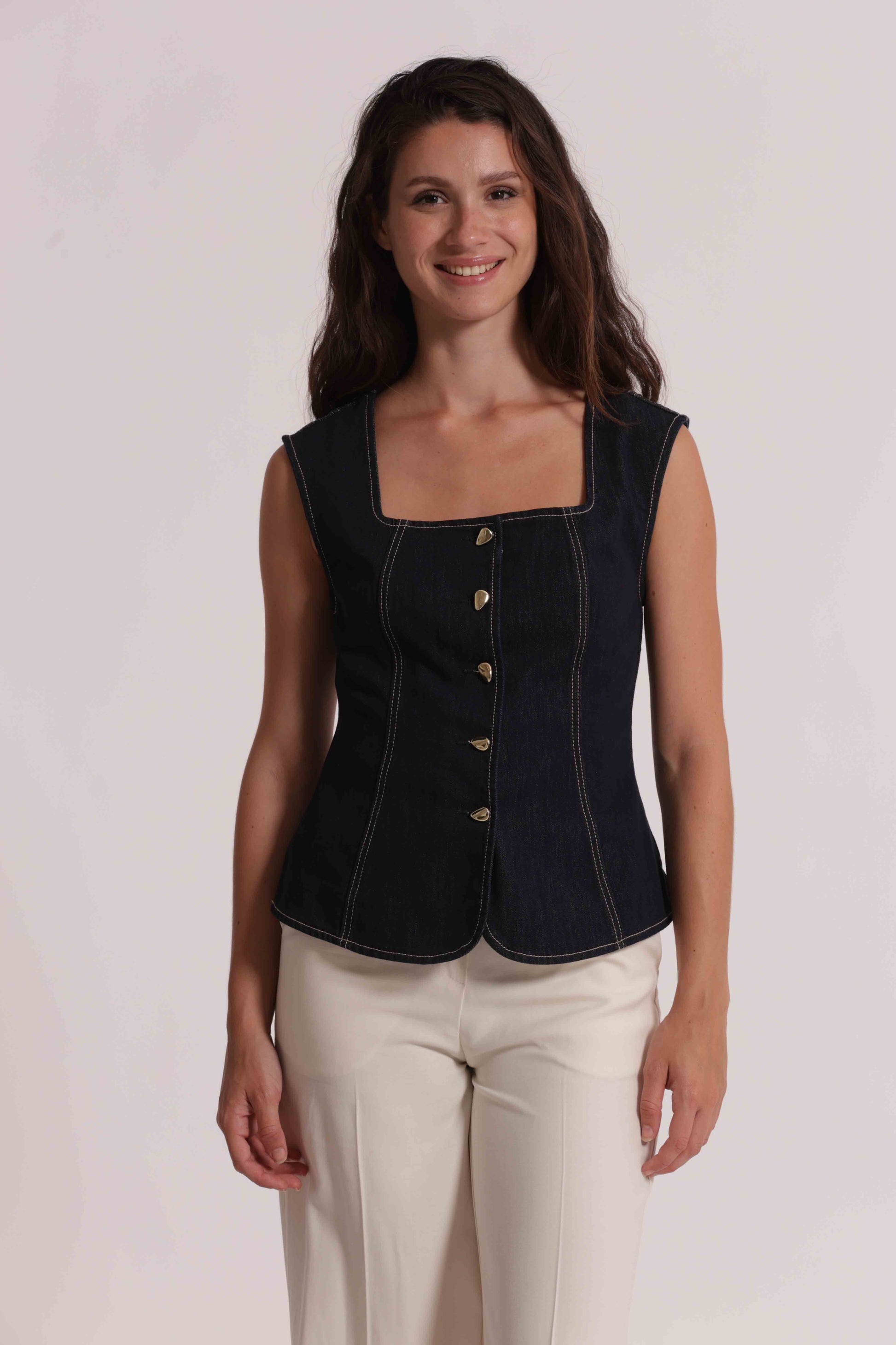 GILET IN DENIM CON BOTTONI ORO