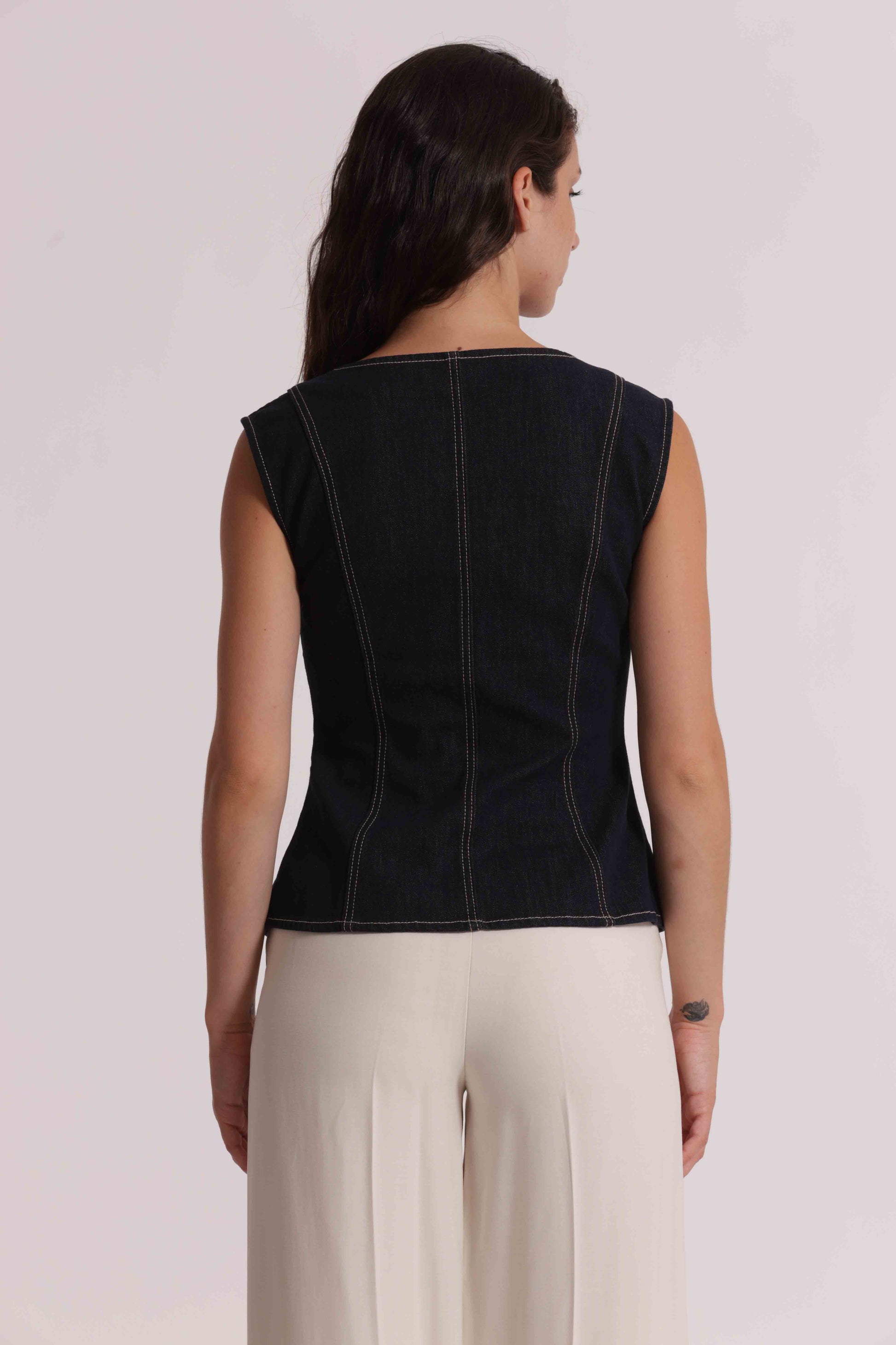 GILET IN DENIM CON BOTTONI ORO