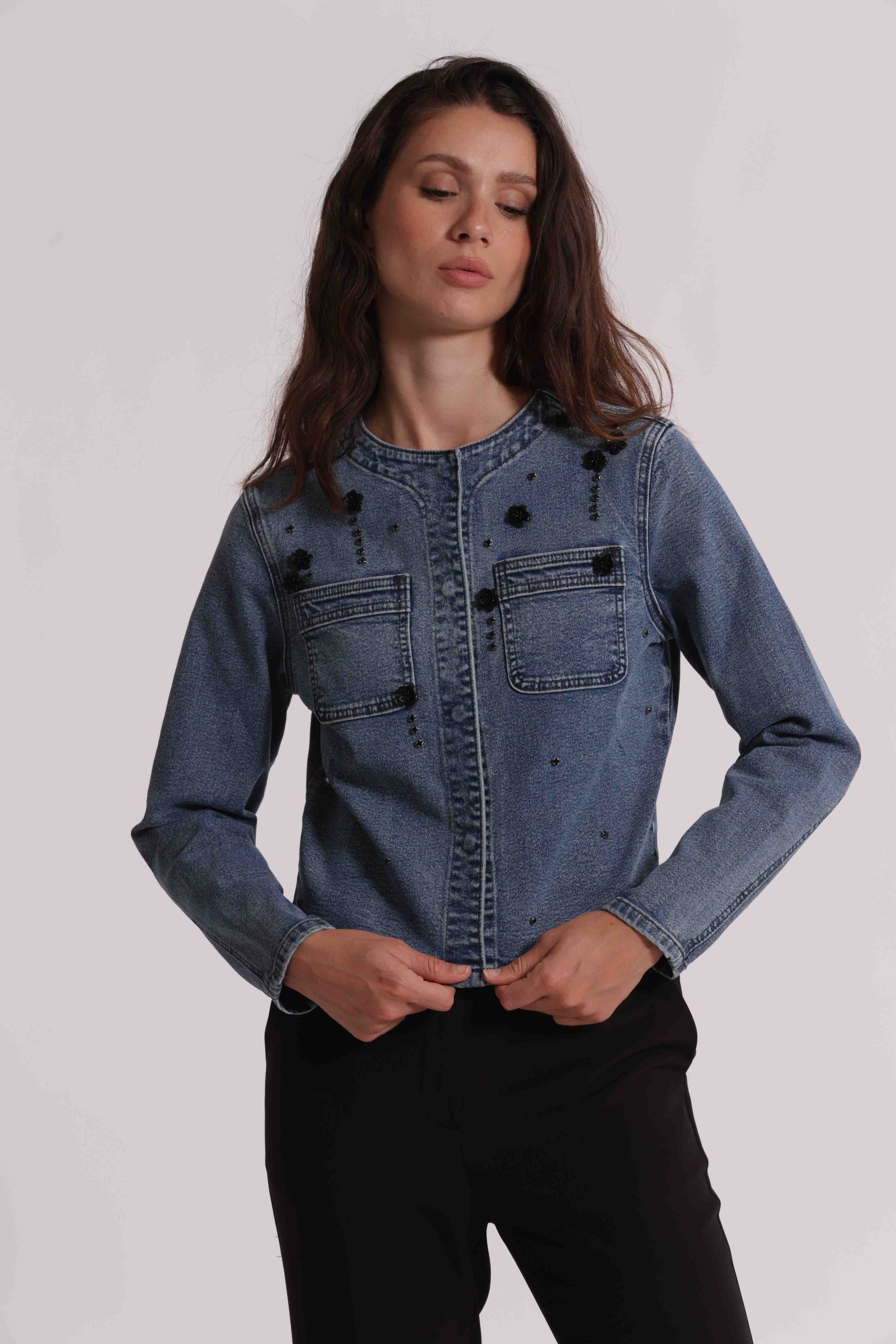 GIACCA CROPPED IN DENIM CON APPLICAZIONI FLOREALI